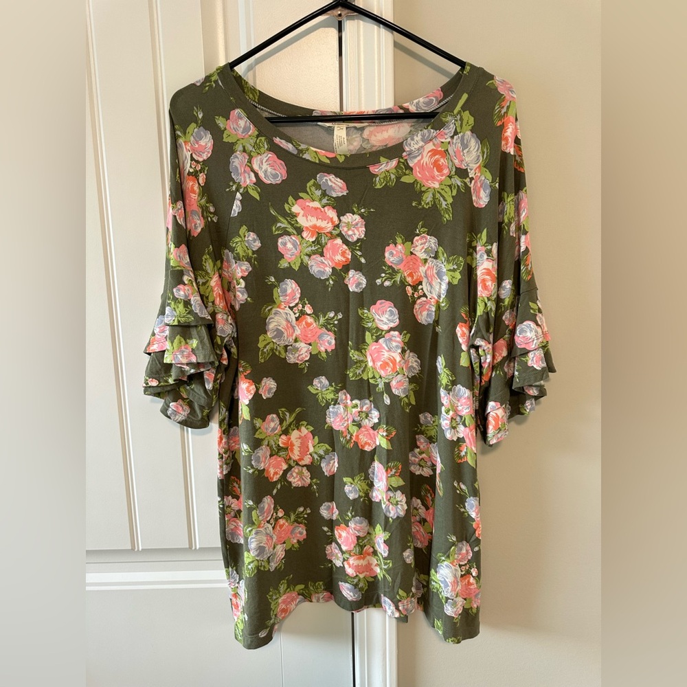 Matilda Jane Size Large Floral Green Women's Top